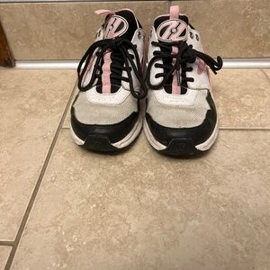 Girls heelys